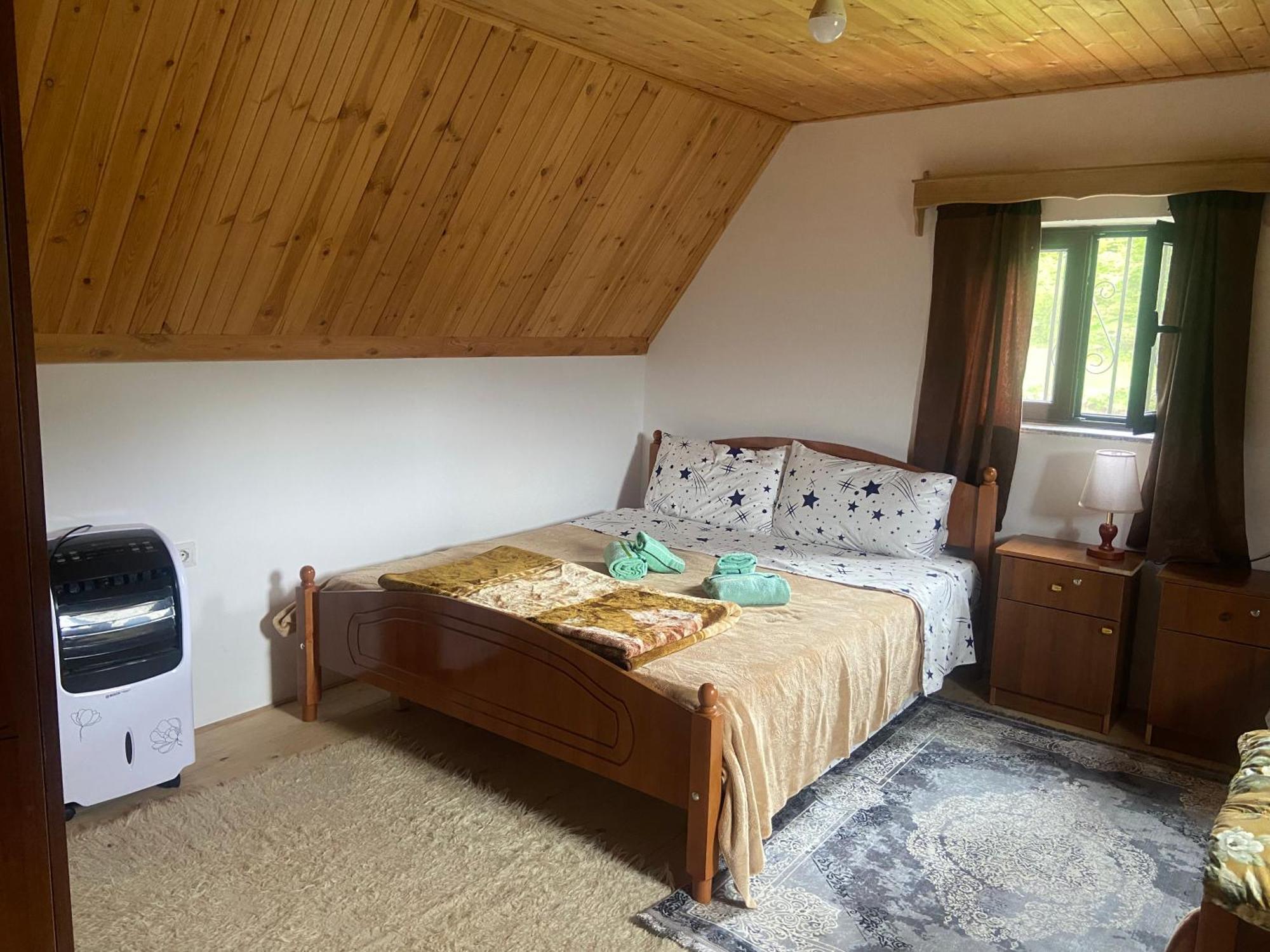 Guesthouse Freskia 泰斯 外观 照片